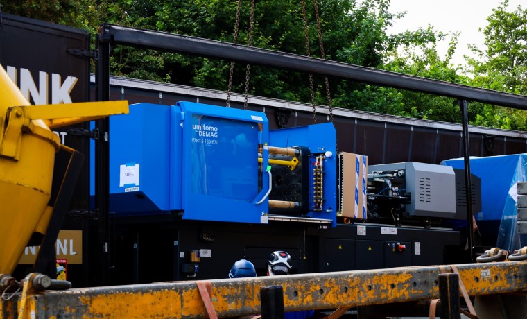 Kornelis welcomes three brand-new injection molding machines